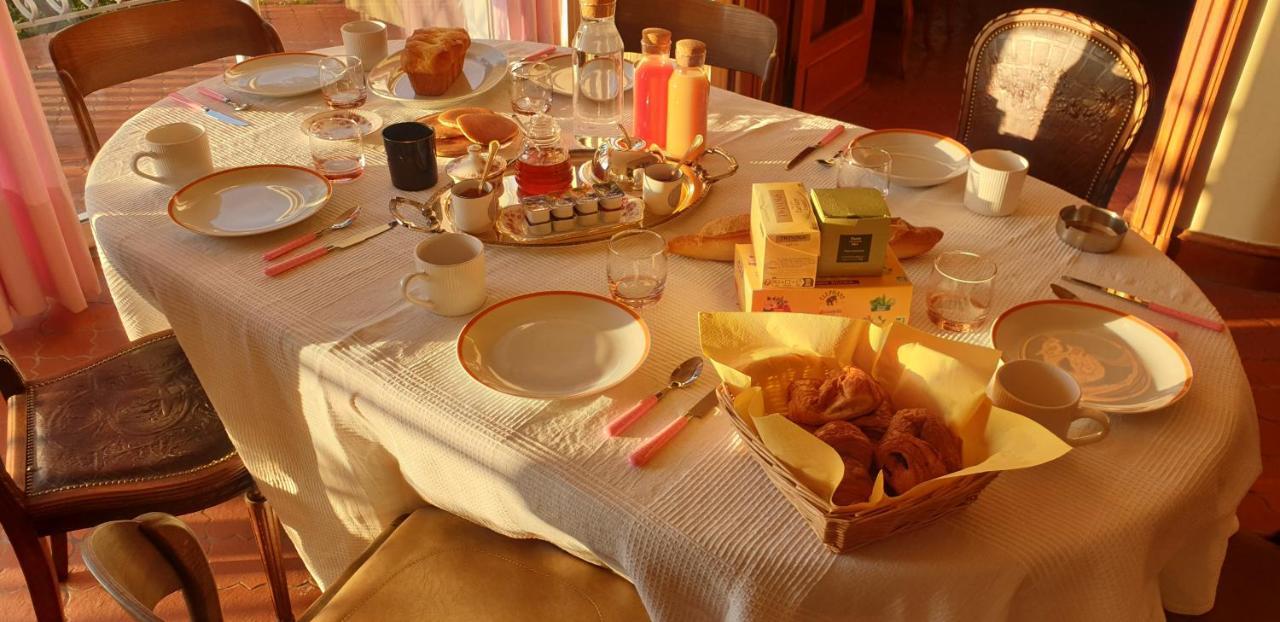 La Tour Noble Bed & Breakfast Saint-Saturnin  Екстериор снимка