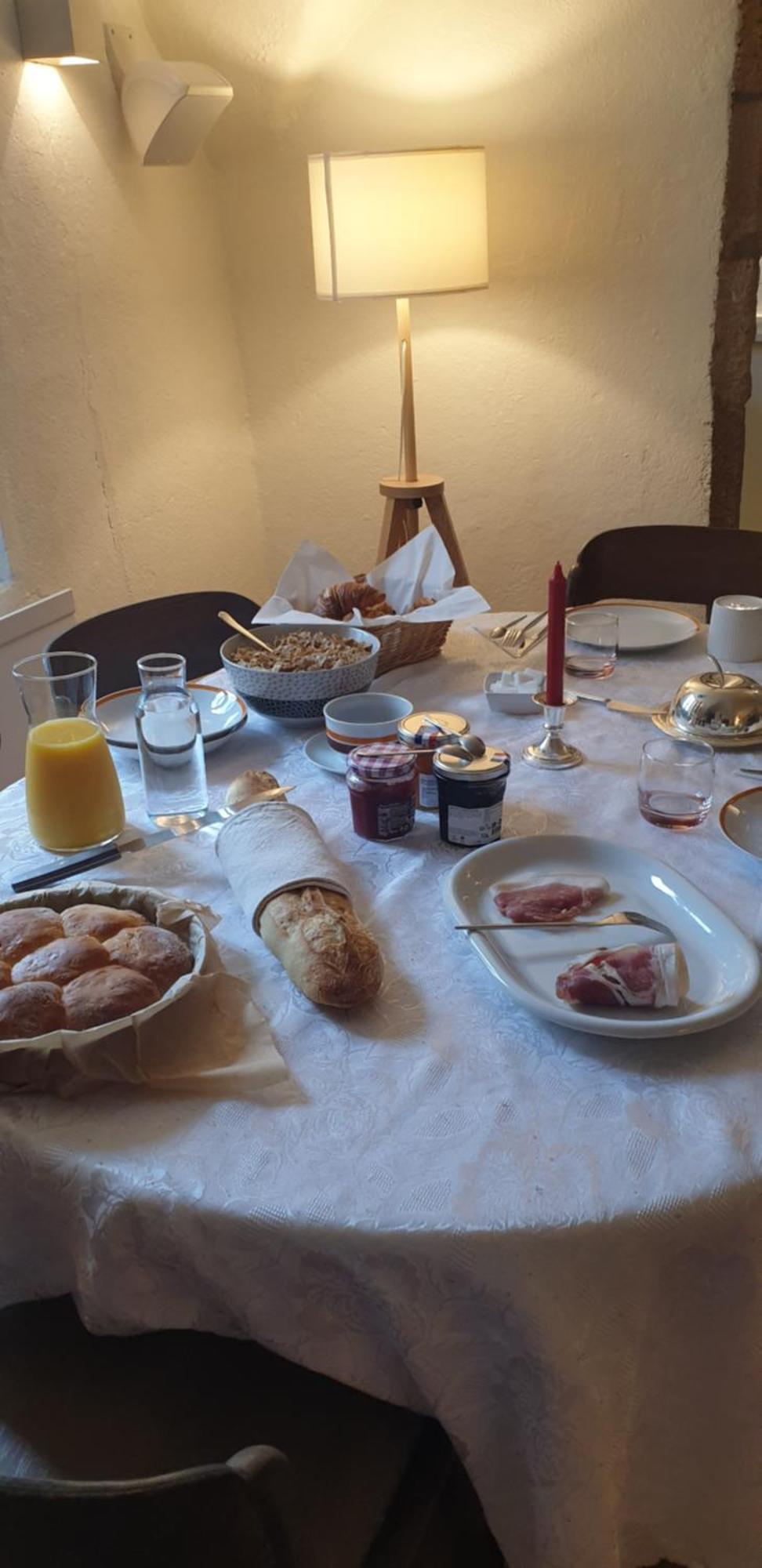 La Tour Noble Bed & Breakfast Saint-Saturnin  Екстериор снимка